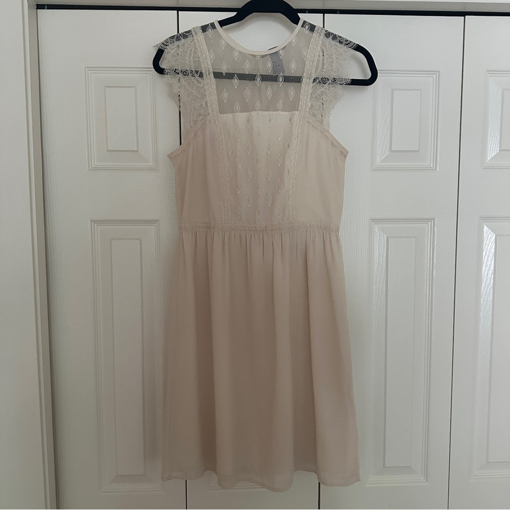 H&M cream dress with lace detail. Size 6